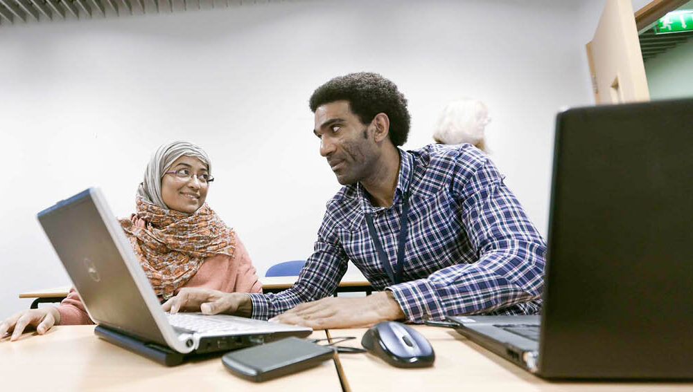 Pair-discuss-over-laptop-1316x567